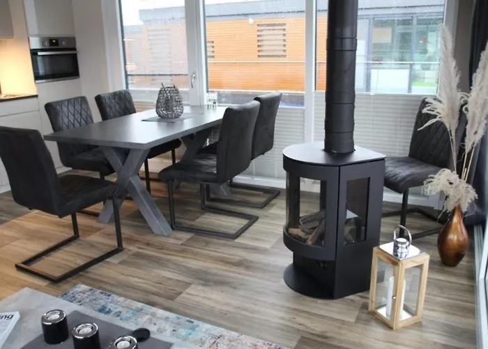 Hausboot Seensucht 船屋 *